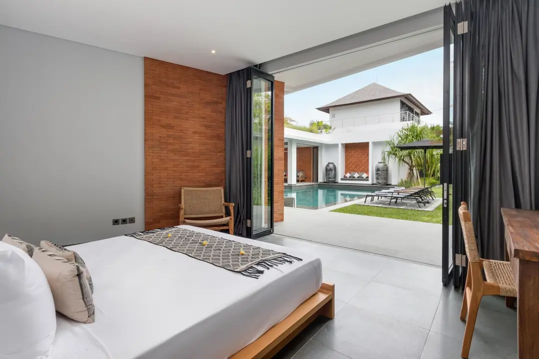 4 KAMAR TIDUR | UMALAS. Villas in Bali for Sale: Villa in Umalas, Bali for 1050 Thousands USD. Leasehold. Photo #15