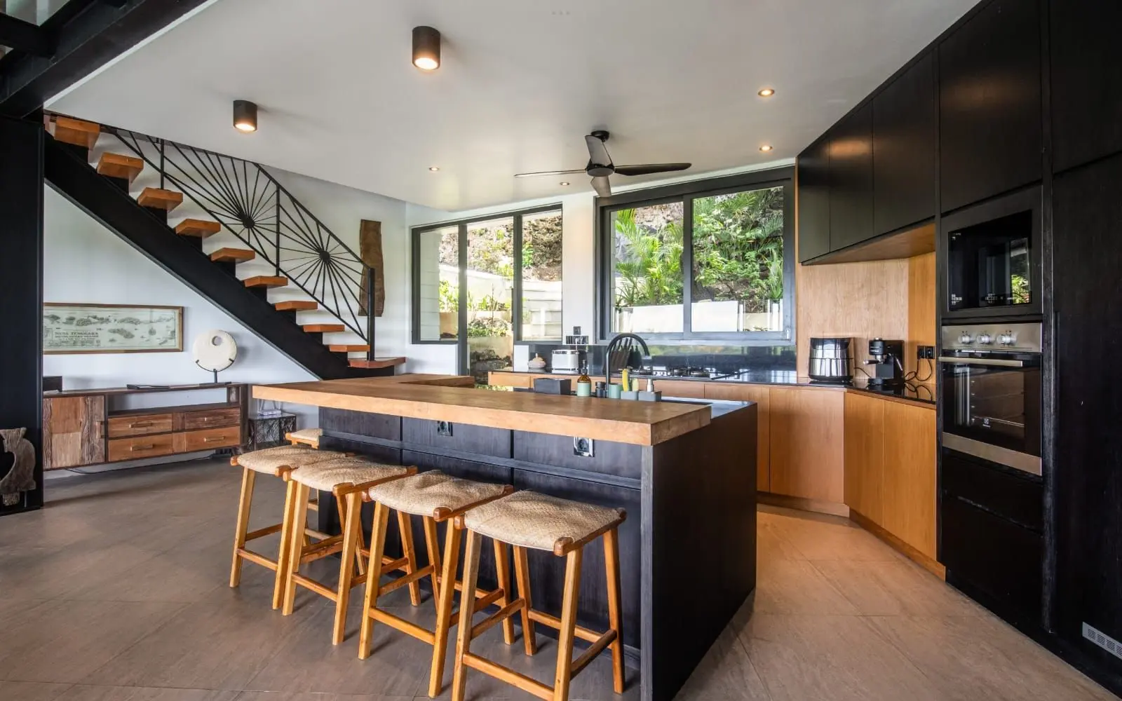 6 KAMAR TIDUR | ULUWATU. Villas in Bali for Sale: Villa in Pecatu, Bali for 1990 Thousands USD. Freehold. Photo #6