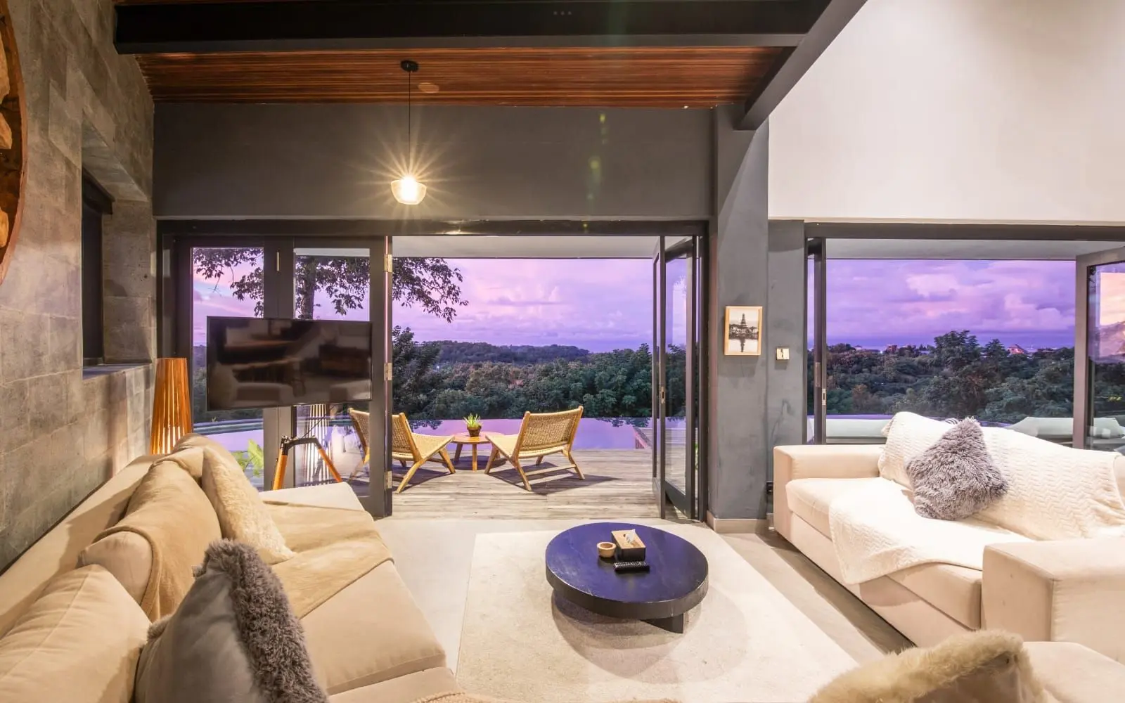 6 KAMAR TIDUR | ULUWATU. Villas in Bali for Sale: Villa in Pecatu, Bali for 1990 Thousands USD. Freehold. Photo #8