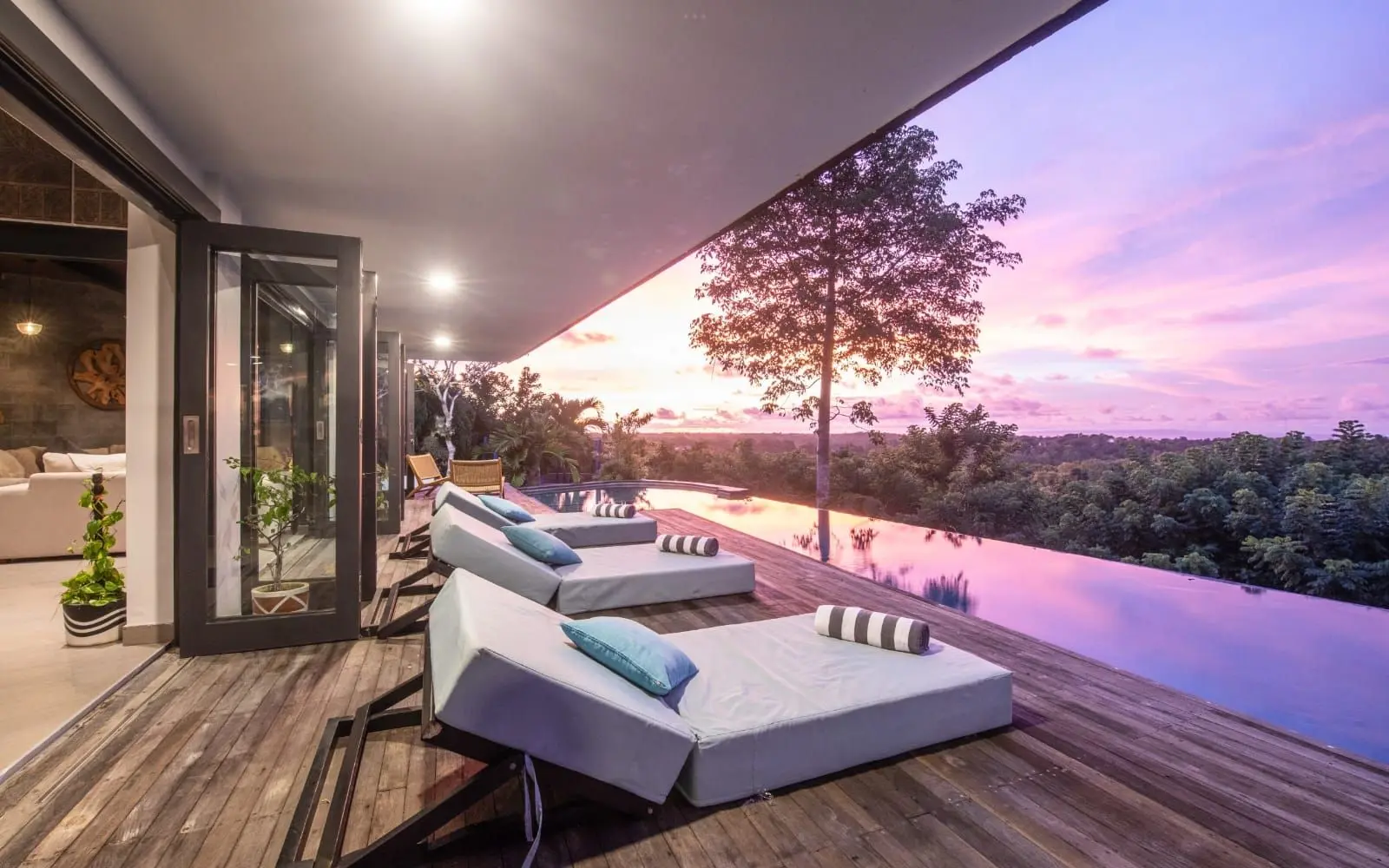 6 KAMAR TIDUR | ULUWATU. Villas in Bali for Sale: Villa in Pecatu, Bali for 1990 Thousands USD. Freehold. Photo #9