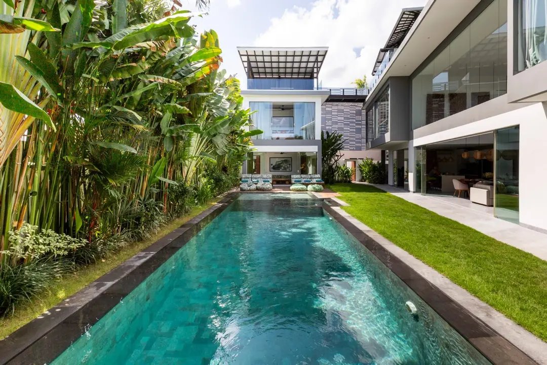 5 KAMAR TIDUR | CANGGU. Villas in Bali for Sale: Villa in Berawa (Canggu), Bali for 1990 Thousands USD. Leasehold. Photo #1