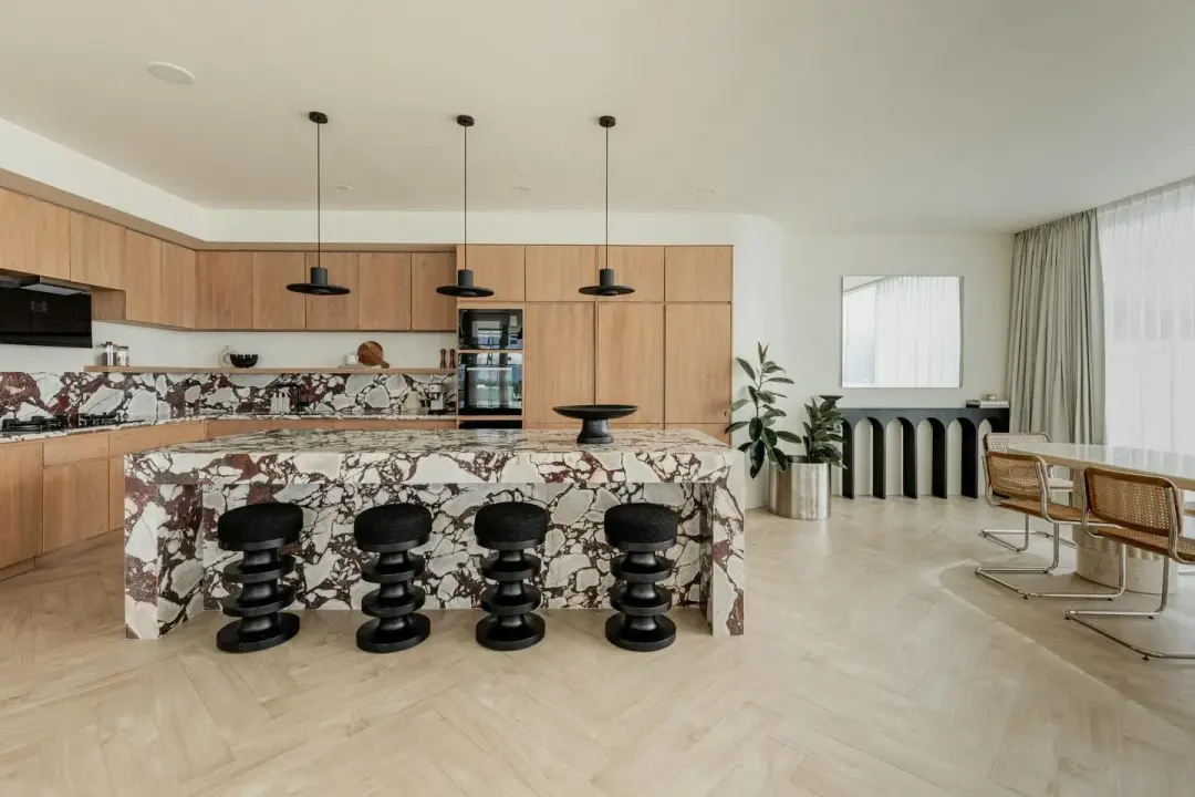 5 KAMAR TIDUR | ULUWATU. Villas in Bali for Sale: Villa in Pecatu, Bali for 1800 Thousands USD. Leasehold. Photo #4