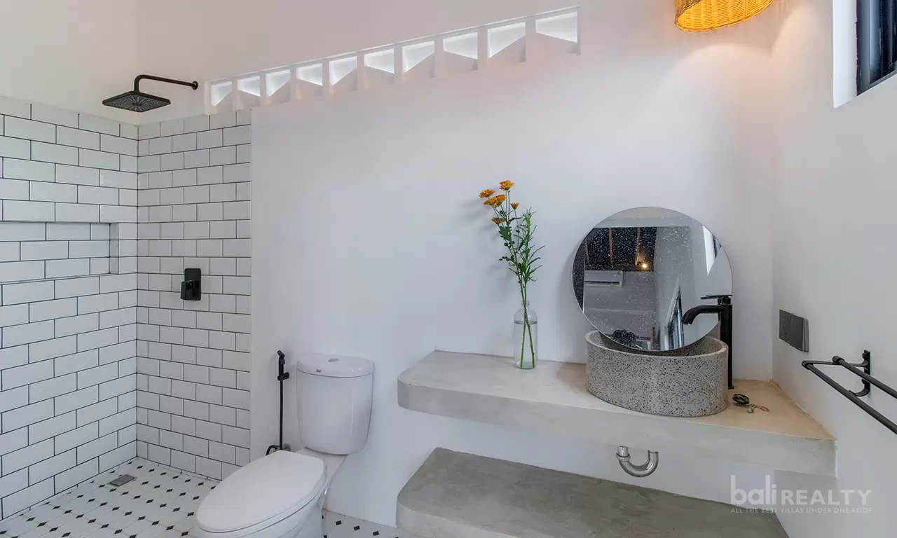 Modern Two-Bedroom Industrial Style Villa with Stunning Rooftop Design in Tumbak Bayuh. Villas in Bali for Sale: Вилла в Чангу, Балиан за 113 тыс. USD. Leasehold. Фото #7