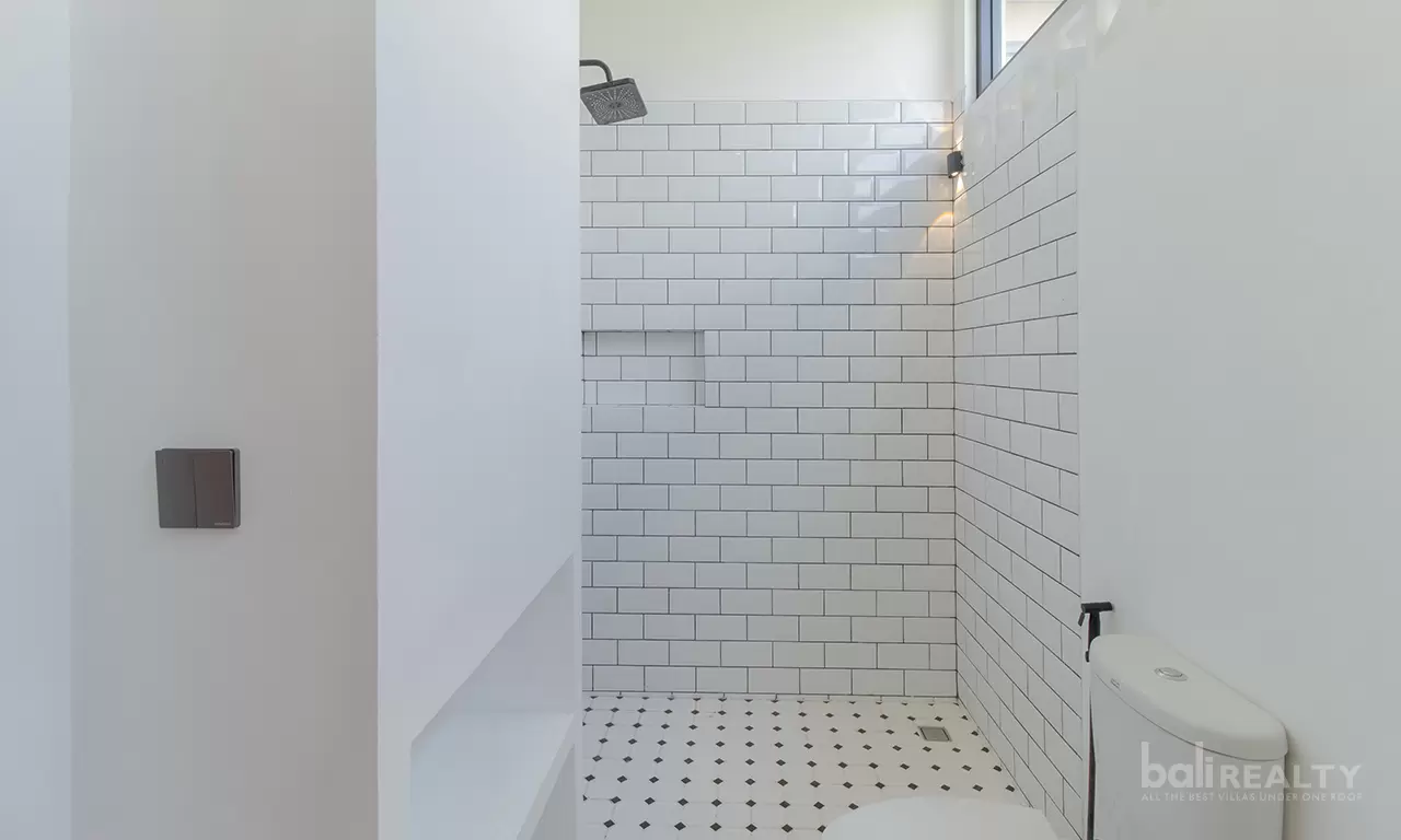 Modern Two-Bedroom Industrial Style Villa with Stunning Rooftop Design in Tumbak Bayuh. Villas in Bali for Sale: Вилла в Чангу, Балиан за 113 тыс. USD. Leasehold. Фото #10