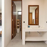 4 Kamar Tidur | Canggu. Villas in Bali for Sale: Villa in Berawa (Canggu), Bali for 400 Thousands USD. Leasehold. Preview of photo #1