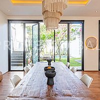 Charming Villa In Pererenan Steps From The Beach. Villas in Bali for Sale: Вилла в Переренан (Чангу), Балиан за 725 тыс. USD. Leasehold. Предварительный просмотр фото #1