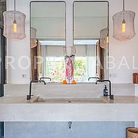 Charming Villa In Pererenan Steps From The Beach. Villas in Bali for Sale: Вилла в Переренан (Чангу), Балиан за 725 тыс. USD. Leasehold. Предварительный просмотр фото #9