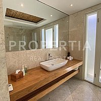 Modern Traditional Tropical Villas In Berawa. Villas in Bali for Sale: Вилла в Берава (Чангу), Балиан за 19,7 млн. RUB. Leasehold. Предварительный просмотр фото #16