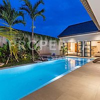 Modern Tropical Retreat In Prime Berawa. Villas in Bali for Sale: Вилла в Берава (Чангу), Балиан за 26,8 млн. RUB. Leasehold. Предварительный просмотр фото #16