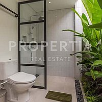 Modern Tropical Retreat In Prime Berawa. Villas in Bali for Sale: Вилла в Берава (Чангу), Балиан за 26,8 млн. RUB. Leasehold. Предварительный просмотр фото #7