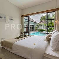 Modern Tropical Retreat In Prime Berawa. Villas in Bali for Sale: Вилла в Берава (Чангу), Балиан за 26,8 млн. RUB. Leasehold. Предварительный просмотр фото #8