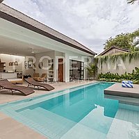 Modern Tropical Retreat In Prime Berawa. Villas in Bali for Sale: Вилла в Берава (Чангу), Балиан за 26,8 млн. RUB. Leasehold. Предварительный просмотр фото #17