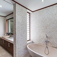 A timeless 4-bedroom Balinese retreat in Pererenan. Villas in Bali for Sale: Вилла в Чангу, Балиан за 79,0 млн. RUB. Freehold. Предварительный просмотр фото #9