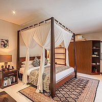 A timeless 4-bedroom Balinese retreat in Pererenan. Villas in Bali for Sale: Вилла в Чангу, Балиан за 79,0 млн. RUB. Freehold. Предварительный просмотр фото #10