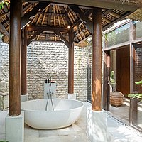 A timeless 4-bedroom Balinese retreat in Pererenan. Villas in Bali for Sale: Вилла в Чангу, Балиан за 79,0 млн. RUB. Freehold. Предварительный просмотр фото #11