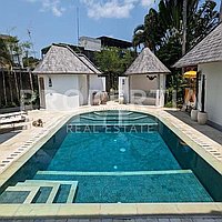 Stunning Villa Steps From The Beach. Villas in Bali for Sale: Vila di dalam Pererenan (Canggu), Bali untuk 6,9 Miliar IDR. Leasehold. Pratinjau foto #12