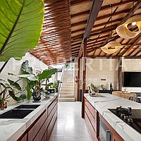 Timeless Tropical Villa In The Heart Of Canggu. Villas in Bali for Sale: Вилла в Чангу, Балиан за 948 тыс. USD. Leasehold. Предварительный просмотр фото #1