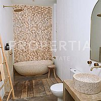 Stunning Modern Villa Walking Distance To Berawa Beach. Villas in Bali for Sale: Vila di dalam Berawa (Canggu), Bali untuk 6,2 Miliar IDR. Leasehold. Pratinjau foto #7