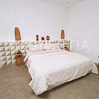 Stunning Modern Villa Walking Distance To Berawa Beach. Villas in Bali for Sale: Vila di dalam Berawa (Canggu), Bali untuk 6,2 Miliar IDR. Leasehold. Pratinjau foto #9