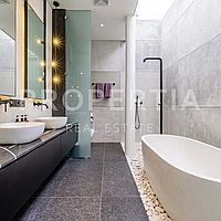 Prime Berawa Villa Minutes From The Beach. Villas in Bali for Sale: Вилла в Берава (Чангу), Балиан за 30,1 млн. RUB. Leasehold. Предварительный просмотр фото #5