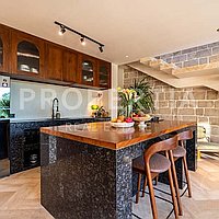 Tropical Escape With Mountain Views In Pererenan. Villas in Bali for Sale: Вилла в Переренан (Чангу), Балиан за 53,4 млн. RUB. Freehold. Предварительный просмотр фото #1