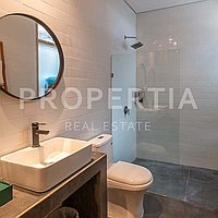 Charming Cozy Villa In The Heart Of Berawa. Villas in Bali for Sale: Вилла в Чангу, Балиан за 3,1 млрд. IDR. Leasehold. Предварительный просмотр фото #9