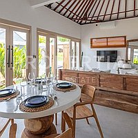 Charming Cozy Villa In The Heart Of Berawa. Villas in Bali for Sale: Вилла в Чангу, Балиан за 3,1 млрд. IDR. Leasehold. Предварительный просмотр фото #1