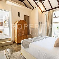 Amazing Turnkey Villa In The Heart Of Berawa. Villas in Bali for Sale: Vila di dalam Berawa (Canggu), Bali untuk 4,9 Miliar IDR. Leasehold. Pratinjau foto #16