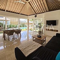 Charming Villa In Berawa Steps From The Beach. Villas in Bali for Sale: Vila di dalam Berawa (Canggu), Bali untuk 3,6 Miliar IDR. Leasehold. Pratinjau foto #1