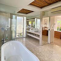 Charming Villa In Berawa Steps From The Beach. Villas in Bali for Sale: Vila di dalam Berawa (Canggu), Bali untuk 3,6 Miliar IDR. Leasehold. Pratinjau foto #11