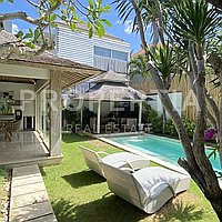 Charming Villa In Berawa Steps From The Beach. Villas in Bali for Sale: Vila di dalam Berawa (Canggu), Bali untuk 3,6 Miliar IDR. Leasehold. Pratinjau foto #14
