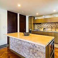 Tropical Dream Home: Modern Four Bedroom Villa in Berawa’s Prime Location. Villas in Bali for Sale: Вилла в Чангу, Балиан за 741 тыс. USD. Leasehold. Предварительный просмотр фото #6