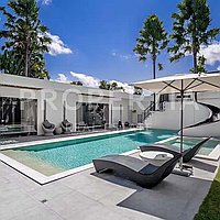 Modern Luxury In Berawa Steps From The Beach. Villas in Bali for Sale: Вилла в Берава (Чангу), Балиан за 64,6 млн. RUB. Leasehold. Предварительный просмотр фото #22