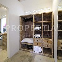 Tropical Elegance In Berawa. Villas in Bali for Sale: Вилла в Берава (Чангу), Балиан за 7,8 млрд. IDR. Leasehold. Предварительный просмотр фото #7