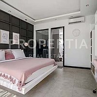 Modern Luxury In Berawa Steps From The Beach. Villas in Bali for Sale: Вилла в Берава (Чангу), Балиан за 64,6 млн. RUB. Leasehold. Предварительный просмотр фото #17