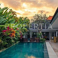 Tropical Elegance In Berawa. Villas in Bali for Sale: Вилла в Берава (Чангу), Балиан за 7,8 млрд. IDR. Leasehold. Предварительный просмотр фото #20