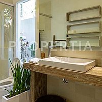 Tropical Elegance In Berawa. Villas in Bali for Sale: Вилла в Берава (Чангу), Балиан за 7,8 млрд. IDR. Leasehold. Предварительный просмотр фото #13