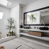 Modern Luxury In Berawa Steps From The Beach. Villas in Bali for Sale: Вилла в Берава (Чангу), Балиан за 64,6 млн. RUB. Leasehold. Предварительный просмотр фото #12