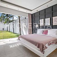 Modern Luxury In Berawa Steps From The Beach. Villas in Bali for Sale: Вилла в Берава (Чангу), Балиан за 64,6 млн. RUB. Leasehold. Предварительный просмотр фото #15