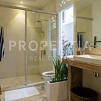 Tropical Elegance In Berawa. Villas in Bali for Sale: Вилла в Берава (Чангу), Балиан за 7,8 млрд. IDR. Leasehold. Предварительный просмотр фото #10