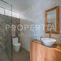 Stunning & Spacious Living In Prime Berawa. Villas in Bali for Sale: Вилла в Берава (Чангу), Балиан за 379 тыс. USD. Leasehold. Предварительный просмотр фото #4