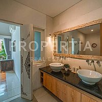 Stunning & Spacious Living In Prime Berawa. Villas in Bali for Sale: Vila di dalam Berawa (Canggu), Bali untuk 6,4 Miliar IDR. Leasehold. Pratinjau foto #10