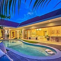 Peaceful 3-bedroom villa near the action in Canggu. Villas in Bali for Sale: Vila di dalam Canggu, Bali untuk 7,2 Miliar IDR. Leasehold. Pratinjau foto #1