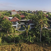 Elegant villa estate with stunning rice field views in Tumbak Bayuh. Villas in Bali for Sale: Вилла в Чангу, Балиан за 1301 тыс. USD. Leasehold. Предварительный просмотр фото #1