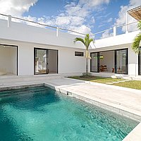 Long Lease: Two-bedroom Villa with Rooftop Lounge in Serene Tumbak Bayuh, Near to the Beach. Villas in Bali for Sale: Вилла в Чангу, Балиан за 210 тыс. USD. Leasehold. Предварительный просмотр фото #1