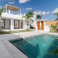 Long Lease: Two-bedroom Villa with Rooftop Lounge in Serene Tumbak Bayuh, Near to the Beach. Villas in Bali for Sale: Вилла в Чангу, Балиан за 210 тыс. USD. Leasehold. Предварительный просмотр фото #1