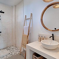 Rustic Two-Bedroom Villa in Tumbak Bayuh, a Short Drive to the Beach. Villas in Bali for Sale: Vila di dalam Canggu, Bali untuk 3,1 Miliar IDR. Leasehold. Pratinjau foto #14