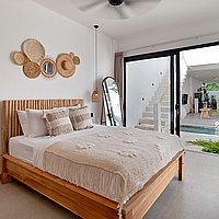 Rustic Two-Bedroom Villa in Tumbak Bayuh, a Short Drive to the Beach. Villas in Bali for Sale: Vila di dalam Canggu, Bali untuk 3,1 Miliar IDR. Leasehold. Pratinjau foto #9