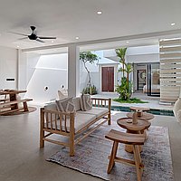 Rustic Two-Bedroom Villa in Tumbak Bayuh, a Short Drive to the Beach. Villas in Bali for Sale: Вилла в Чангу, Балиан за 185 тыс. USD. Leasehold. Предварительный просмотр фото #4