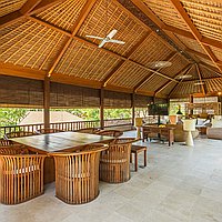 Luxurious villa retreat steps from the beach in Batu Belig. Villas in Bali for Sale: Вилла в Чангу, Балиан за 1304 тыс. USD. Freehold. Предварительный просмотр фото #7